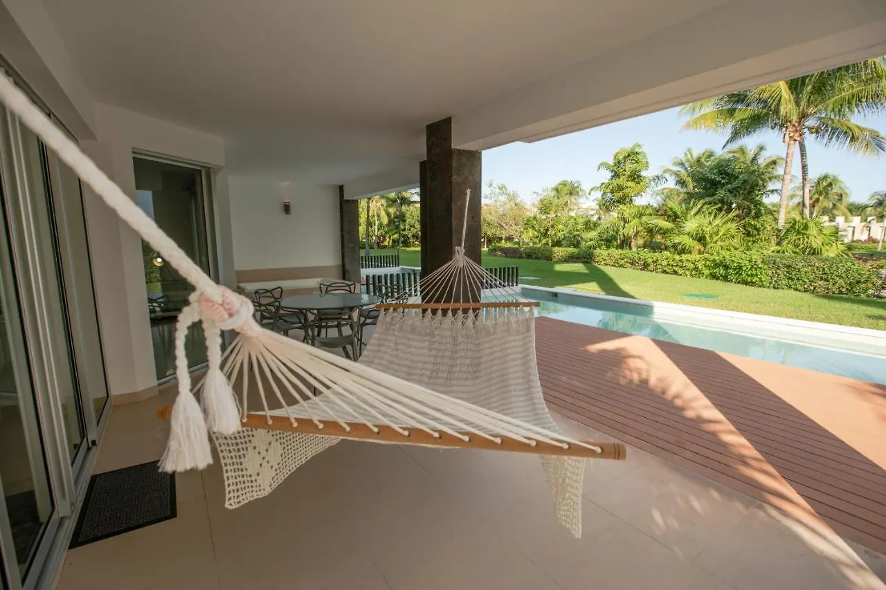 Mareazul Beach Front Condos At Плая-дель-Кармен