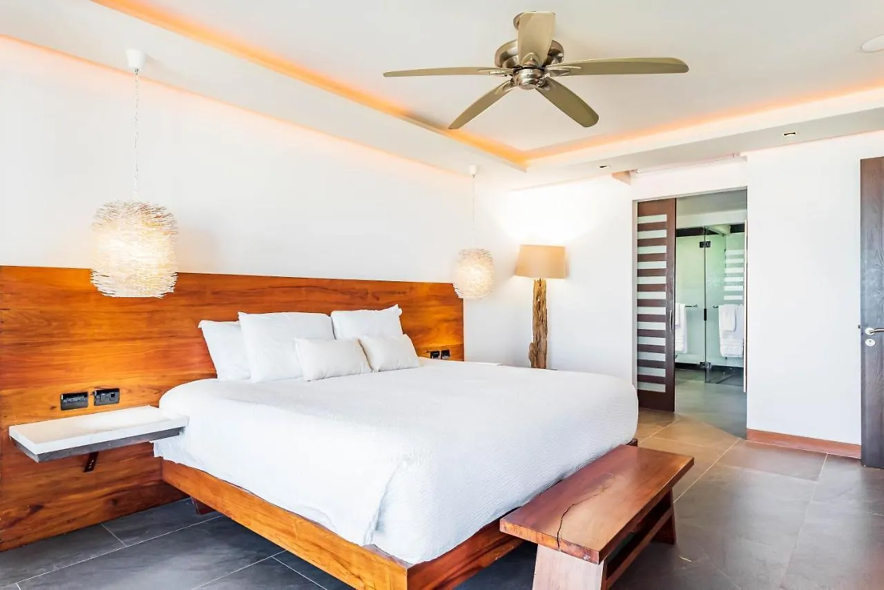 Апарт-отель Mareazul Beach Front Condos At Плая-дель-Кармен