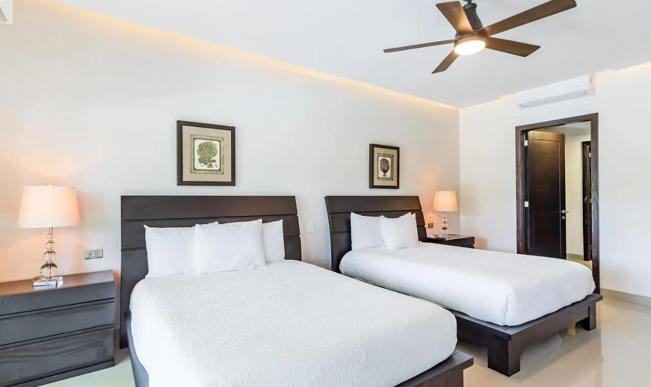Апарт-отель Mareazul Beach Front Condos At Плая-дель-Кармен